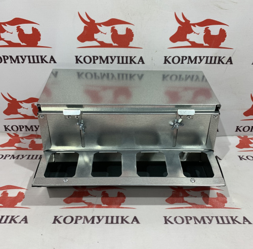 Кормушка куриная ЭКОНОМКА ПРЕСТИЖ 30 см (крышка,на клетку) 1 шт