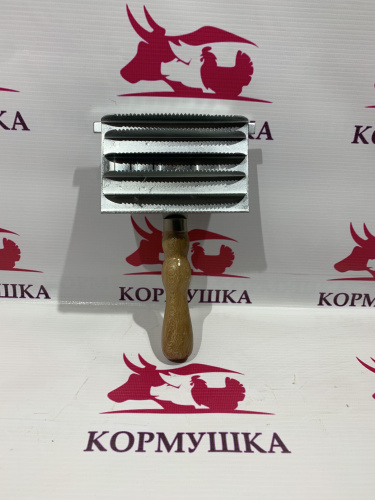Скребница крупнозубчатая (деревянная рукоять) 1 шт**